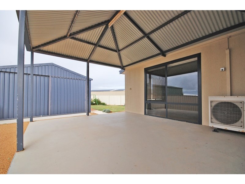 16 Glover Crescent, Green Head WA 6514