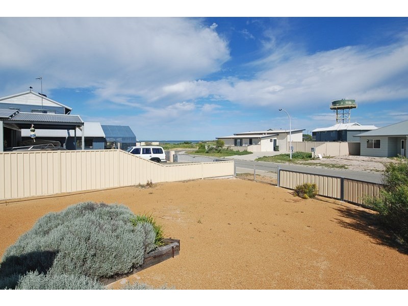 16 Glover Crescent, Green Head WA 6514