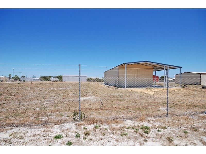 25 Lake Street, Leeman WA 6514