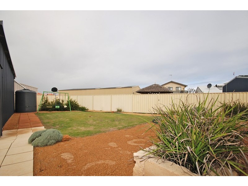 16 Glover Crescent, Green Head WA 6514