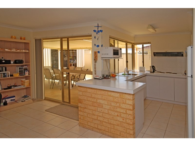 20B Hunter Crescent, Green Head WA 6514