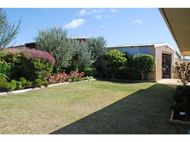 20B Hunter Crescent, Green Head WA 6514