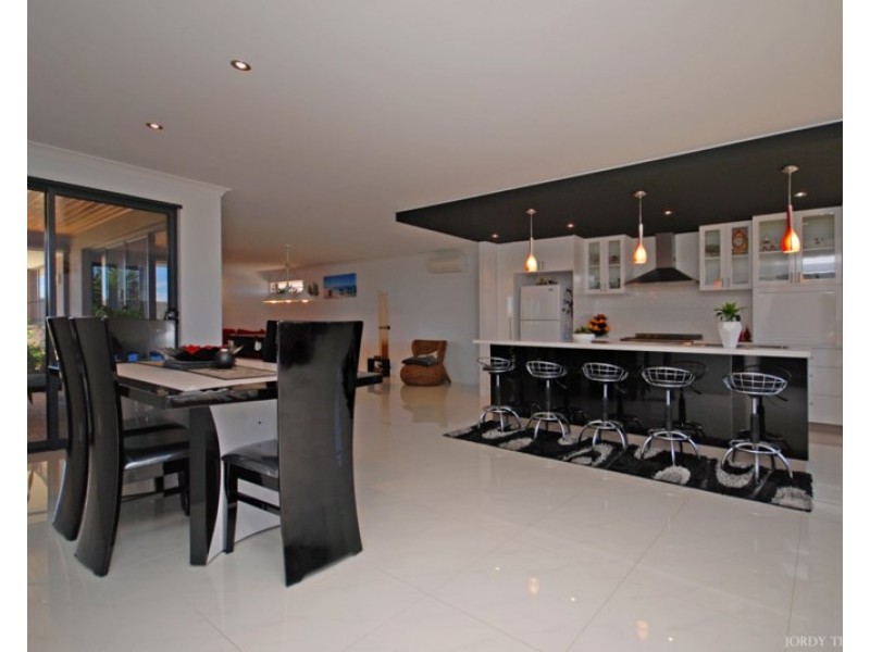 16 Pinetree Circuit, Jurien Bay WA 6516