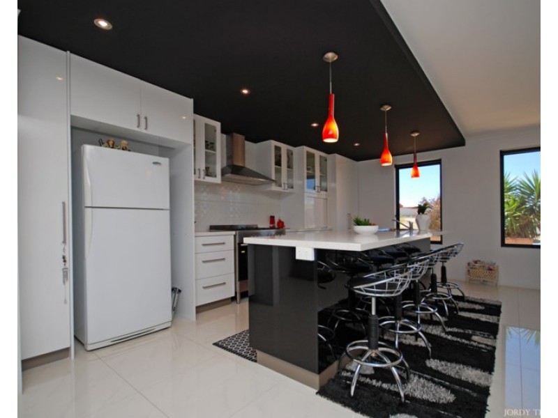 16 Pinetree Circuit, Jurien Bay WA 6516