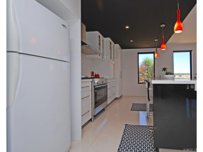 16 Pinetree Circuit, Jurien Bay WA 6516