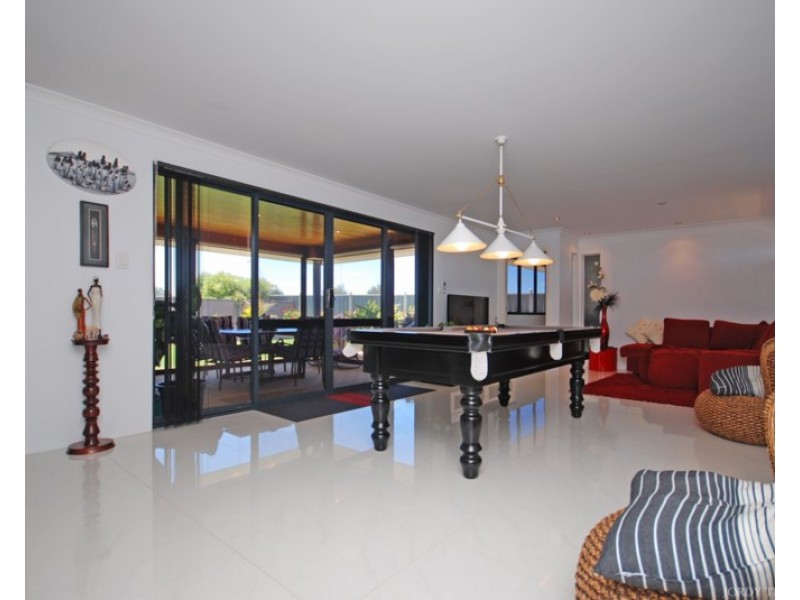 16 Pinetree Circuit, Jurien Bay WA 6516