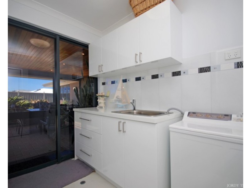 16 Pinetree Circuit, Jurien Bay WA 6516