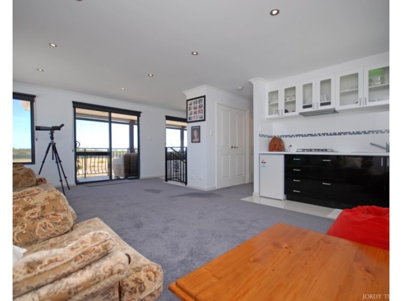 16 Pinetree Circuit, Jurien Bay WA 6516