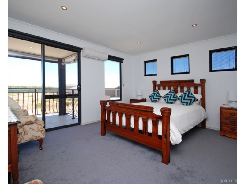 16 Pinetree Circuit, Jurien Bay WA 6516