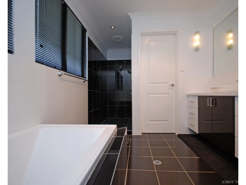 16 Pinetree Circuit, Jurien Bay WA 6516