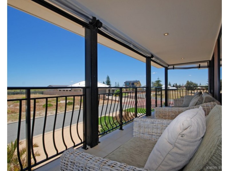 16 Pinetree Circuit, Jurien Bay WA 6516