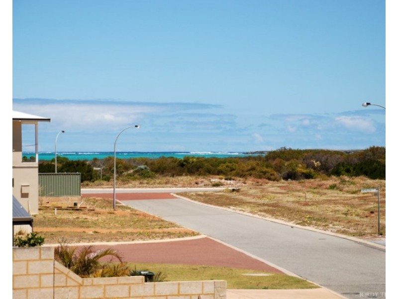 16 Pinetree Circuit, Jurien Bay WA 6516