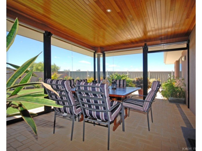 16 Pinetree Circuit, Jurien Bay WA 6516