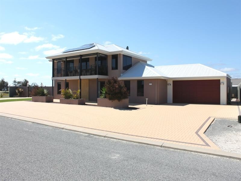 16 Pinetree Circuit, Jurien Bay WA 6516