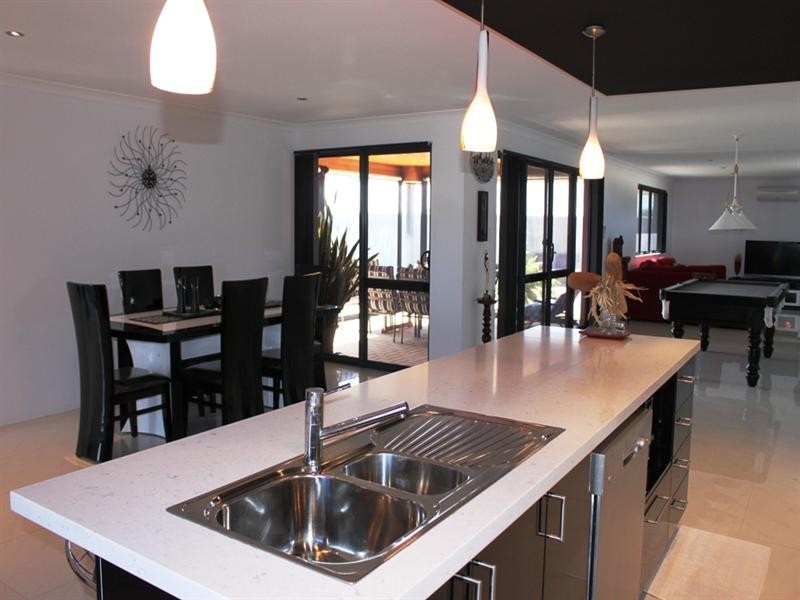 16 Pinetree Circuit, Jurien Bay WA 6516