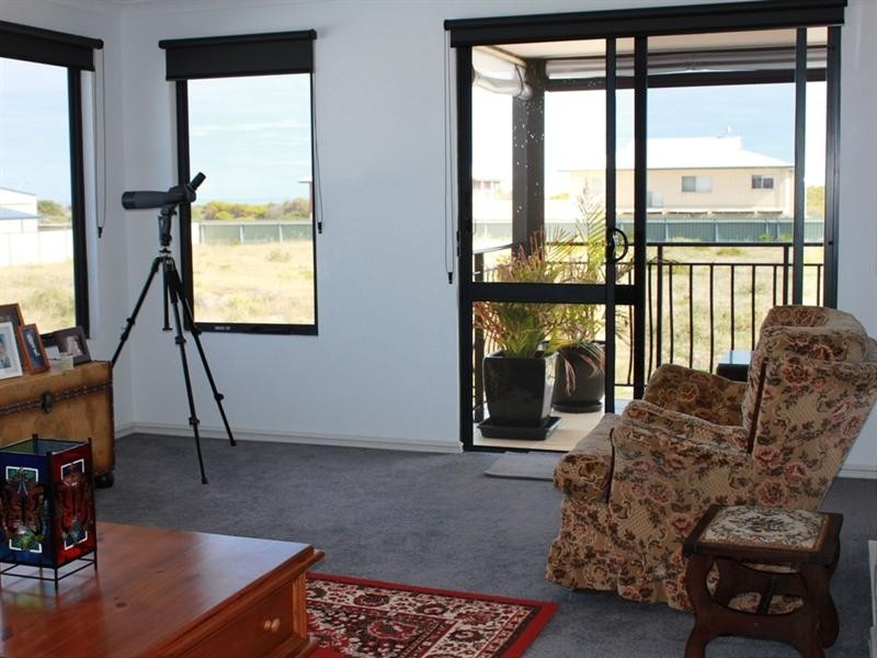 16 Pinetree Circuit, Jurien Bay WA 6516