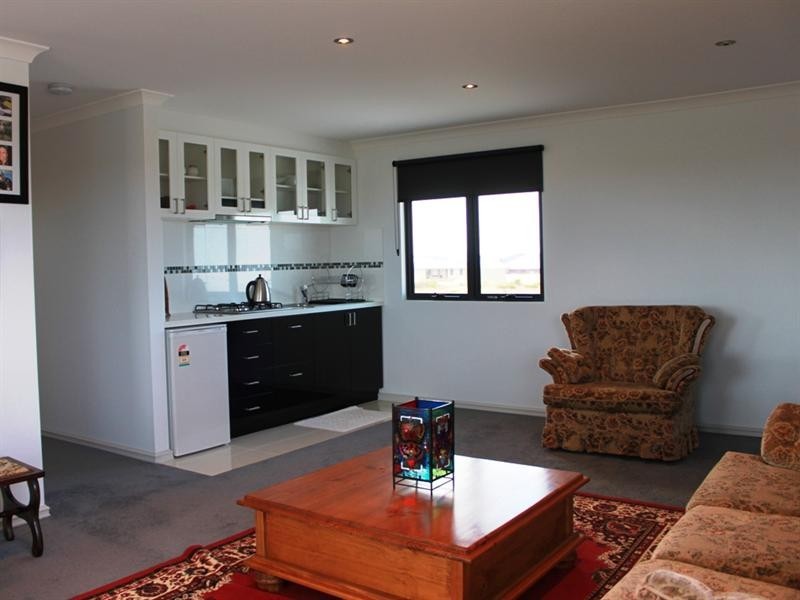 16 Pinetree Circuit, Jurien Bay WA 6516