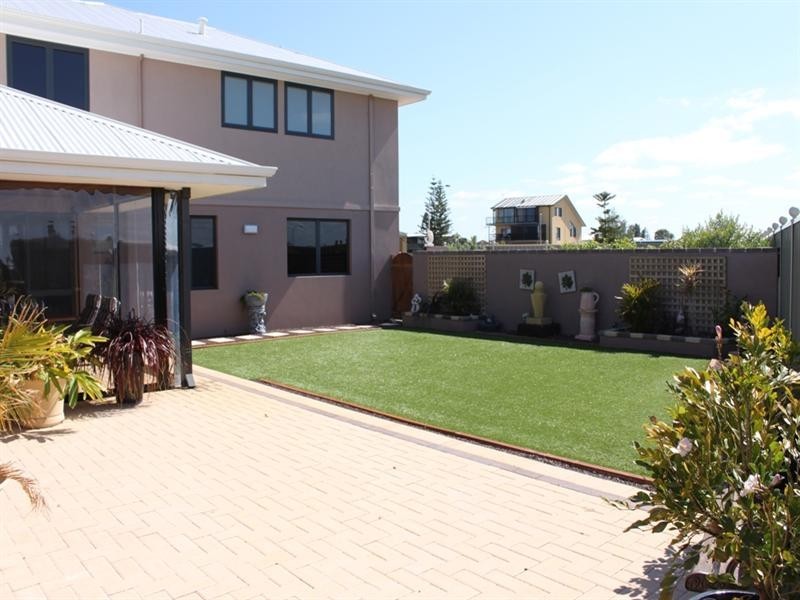 16 Pinetree Circuit, Jurien Bay WA 6516