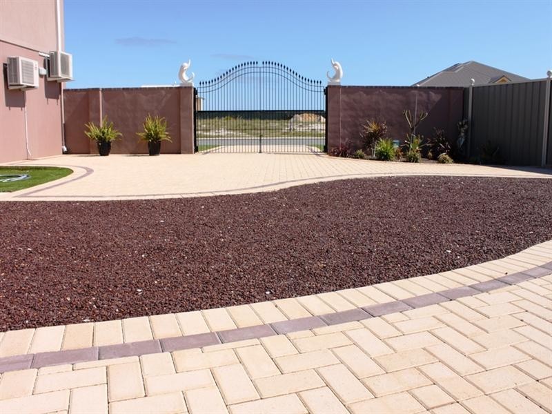 16 Pinetree Circuit, Jurien Bay WA 6516