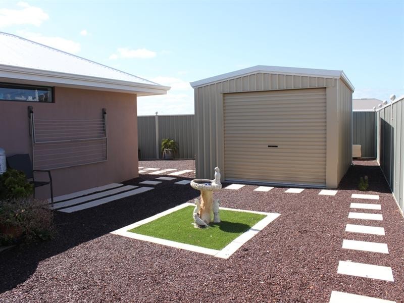16 Pinetree Circuit, Jurien Bay WA 6516