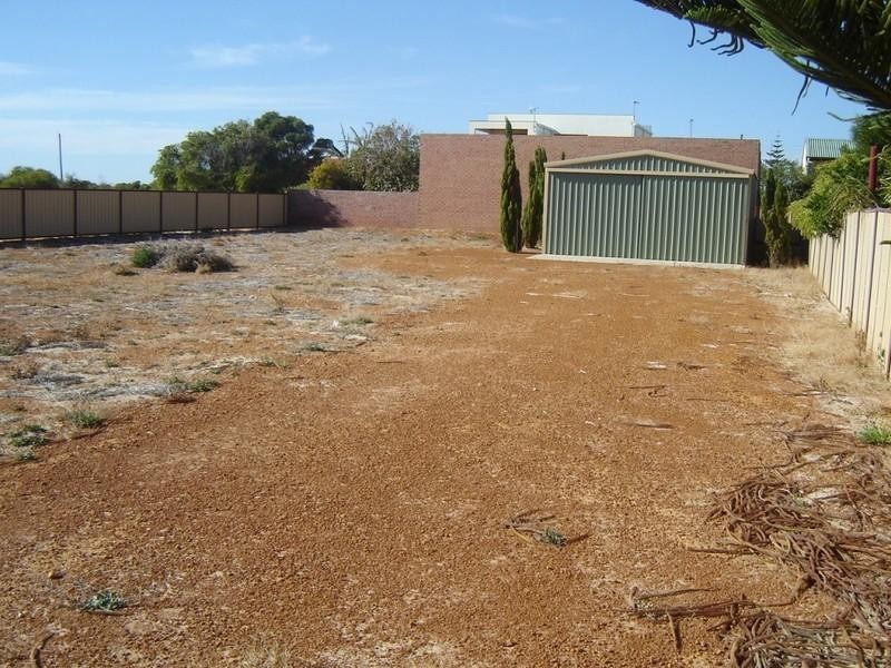 18 Coubrough Place, Jurien Bay WA 6516