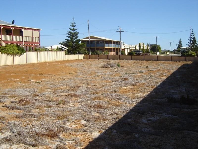 18 Coubrough Place, Jurien Bay WA 6516