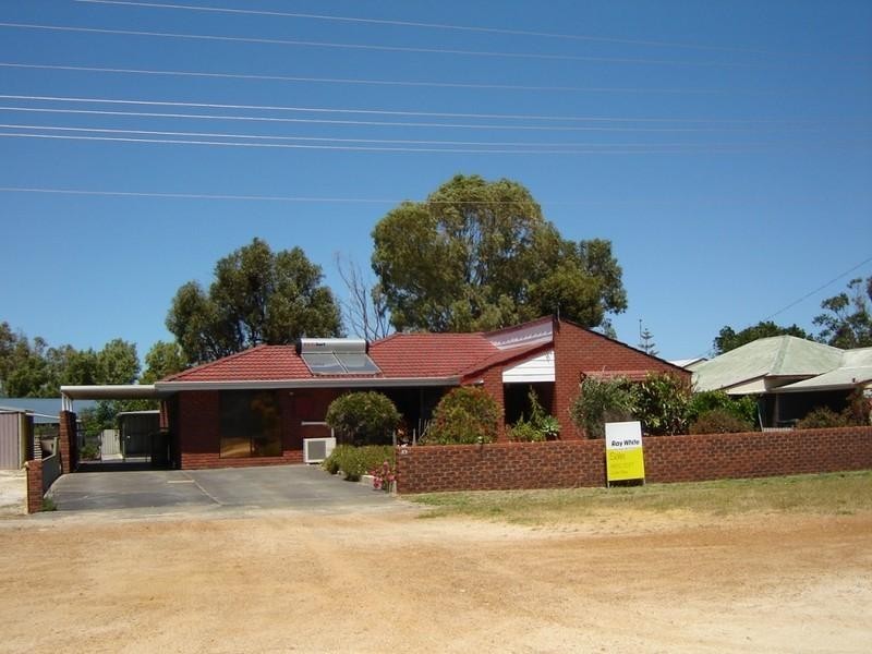 9 Lindsay Street, Jurien Bay WA 6516