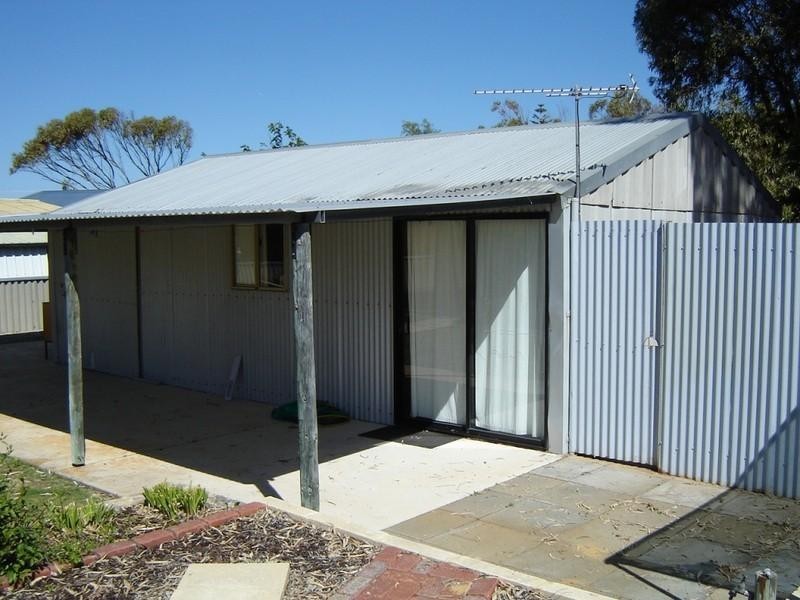 9 Lindsay Street, Jurien Bay WA 6516