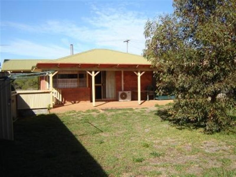 13 Tamarisk Street, Leeman WA 6514