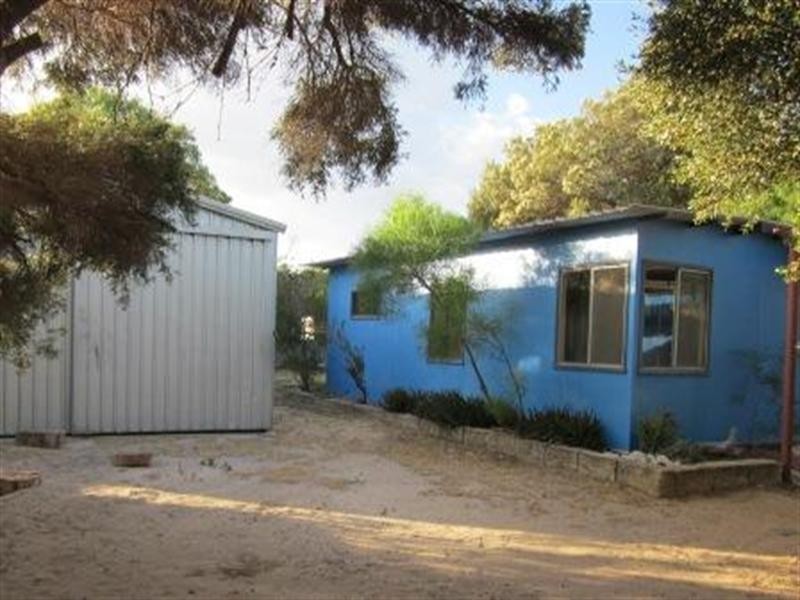 4 Battersby Road, Green Head WA 6514