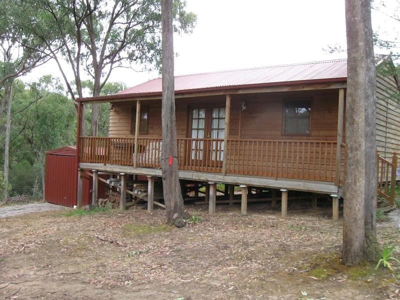 8 Hill Court, Eildon VIC 3713