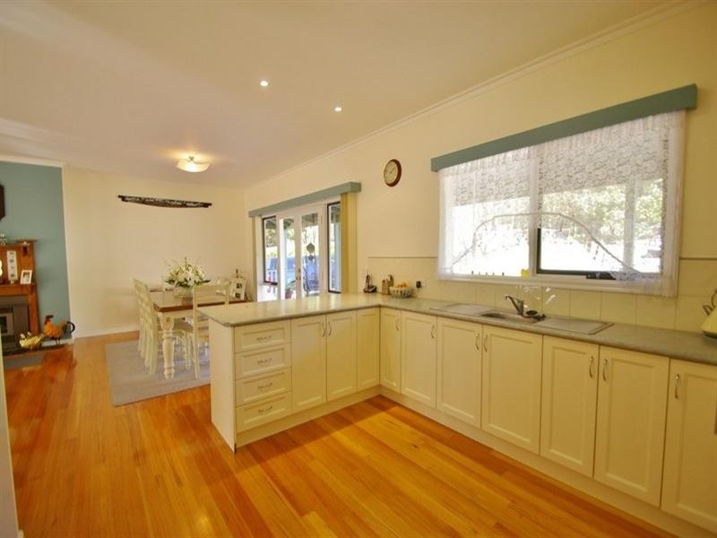 62-64 Thomas Road, Healesville VIC 3777