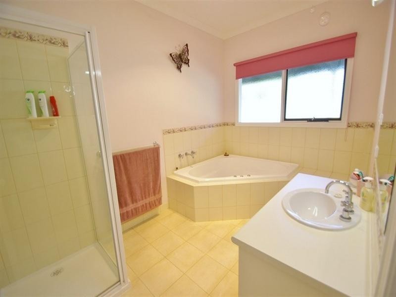 62-64 Thomas Road, Healesville VIC 3777