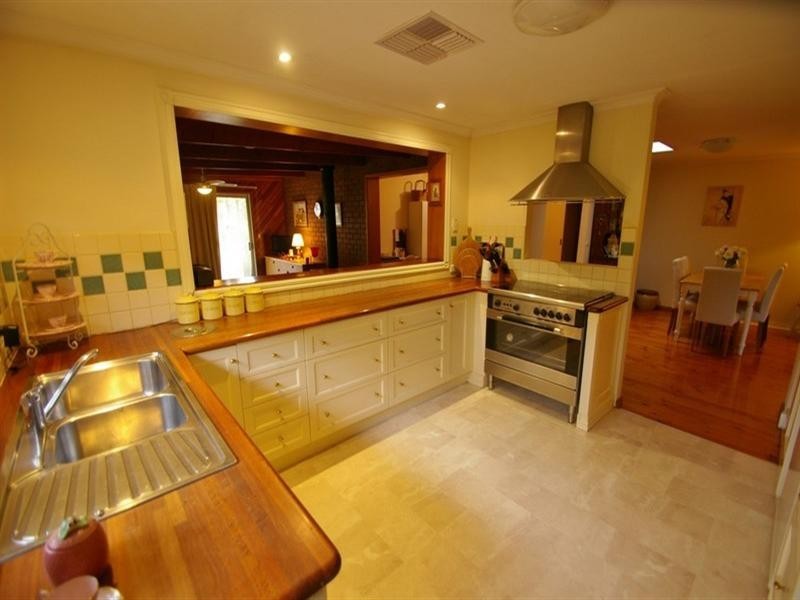 15 Christie Parade, Healesville VIC 3777