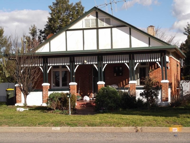 27 Baronga Street, Cowra NSW 2794