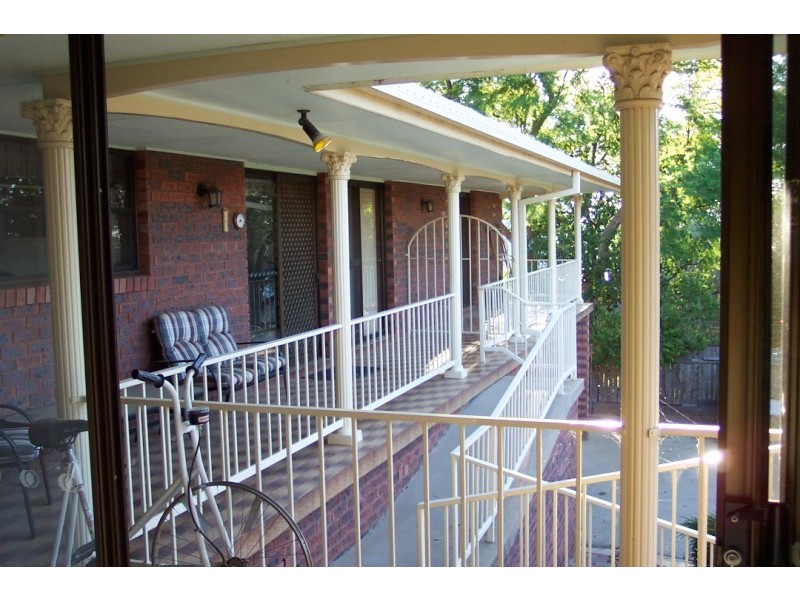 6 Phillips Street, Cowra NSW 2794