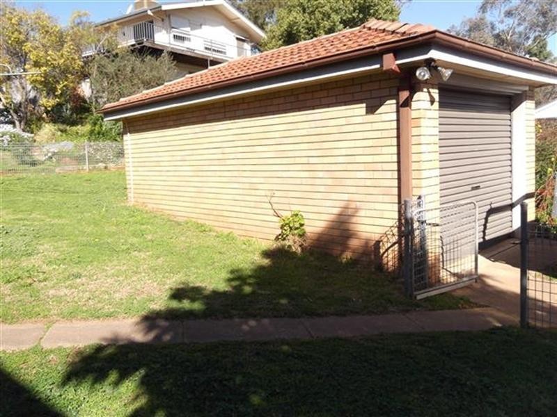 39 Macassar Street, Cowra NSW 2794