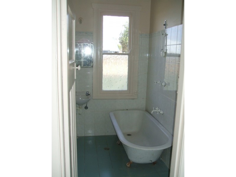 19 Dungaleer Street, Cowra NSW 2794