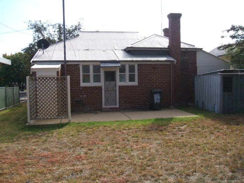 19 Dungaleer Street, Cowra NSW 2794