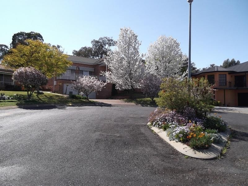 13 banksia Close, Cowra NSW 2794