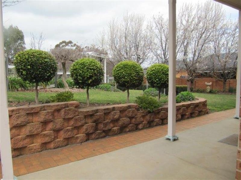 13 banksia Close, Cowra NSW 2794