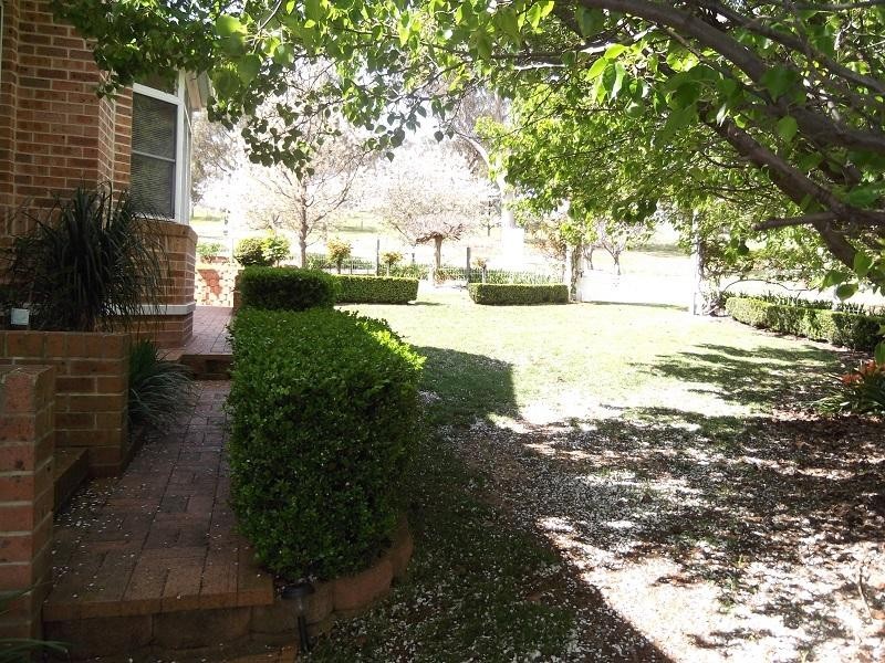 13 banksia Close, Cowra NSW 2794