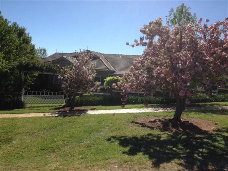 13 banksia Close, Cowra NSW 2794
