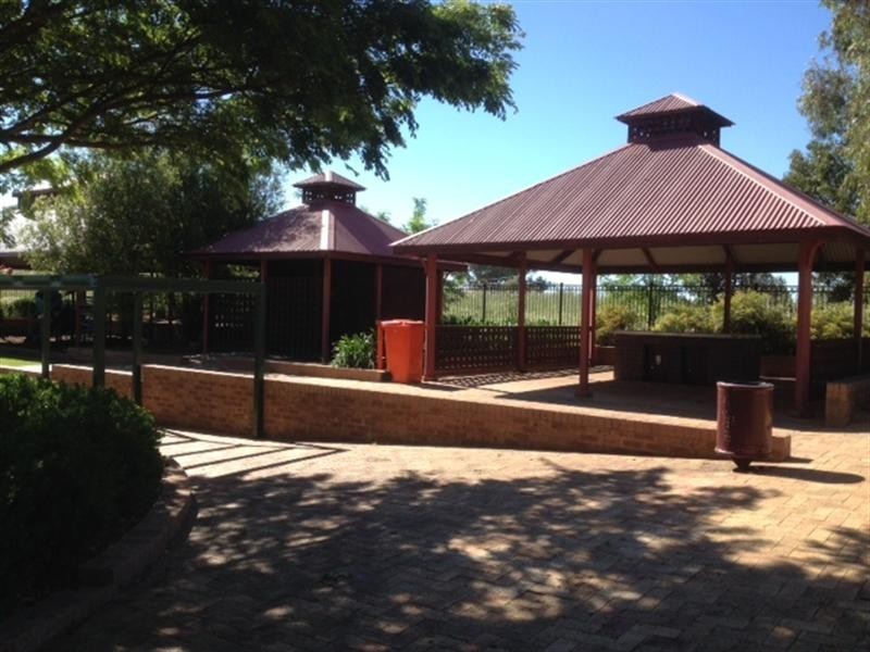 13 banksia Close, Cowra NSW 2794