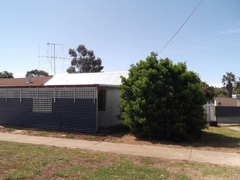 11 Victor Street, Cowra NSW 2794