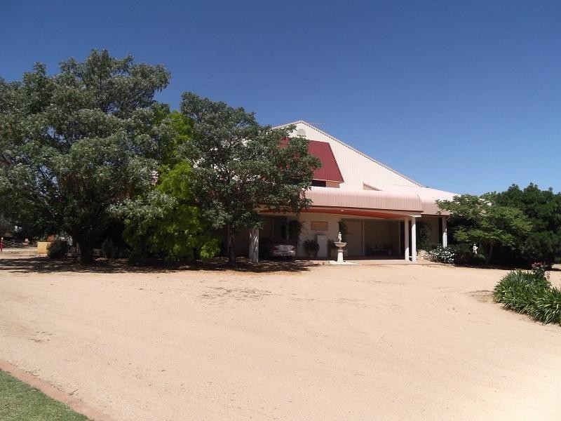 76-80 Young Road, Cowra NSW 2794