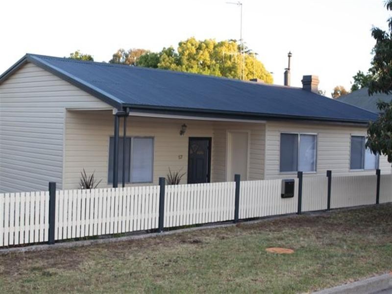 57 Fitzroy Avenue, Cowra NSW 2794