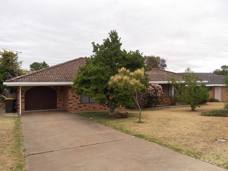 16 Elizabeth Avenue, Cowra NSW 2794