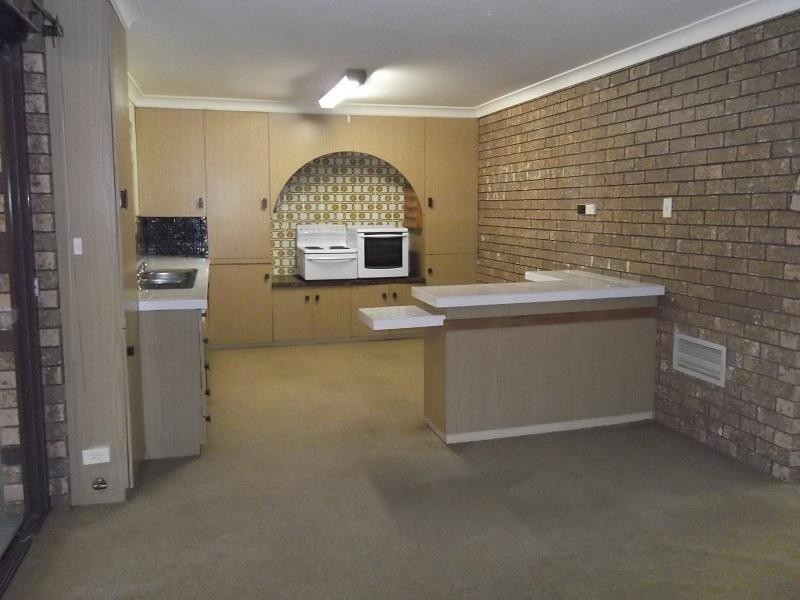 16 Elizabeth Avenue, Cowra NSW 2794