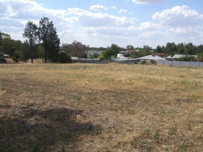 12 Darling Avenue, Cowra NSW 2794